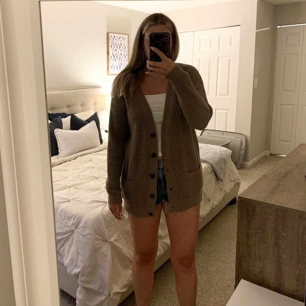 Button down sweater - Picture 1 of 3